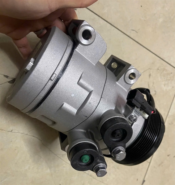 Lốc Ford Transit 2015 KC19-19D629-AA-JMC